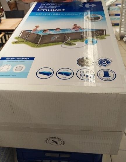 Piscina com escada e filtro