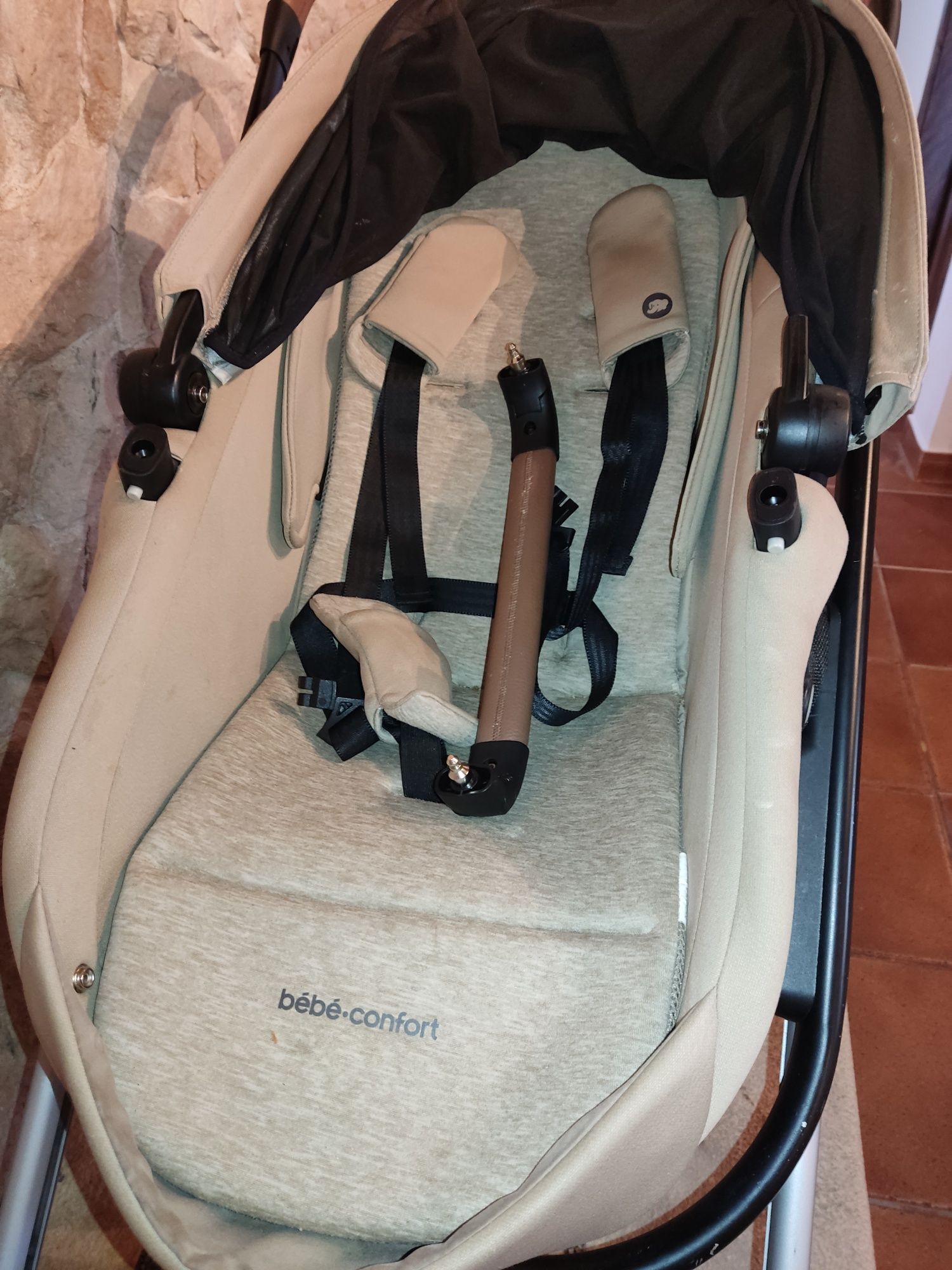 Conjunto carrinho+ovo+isofix bebé confort