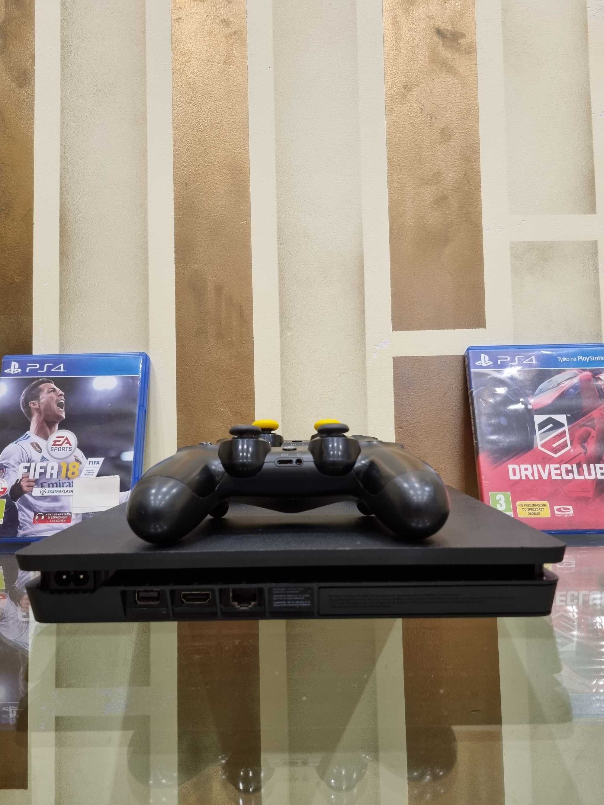 Play Station 4 PS4 / 10 Gier / 2 Pady / Komplet