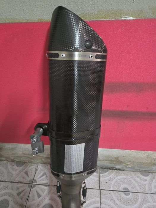 Akrapovic original para Aprilia RSV4