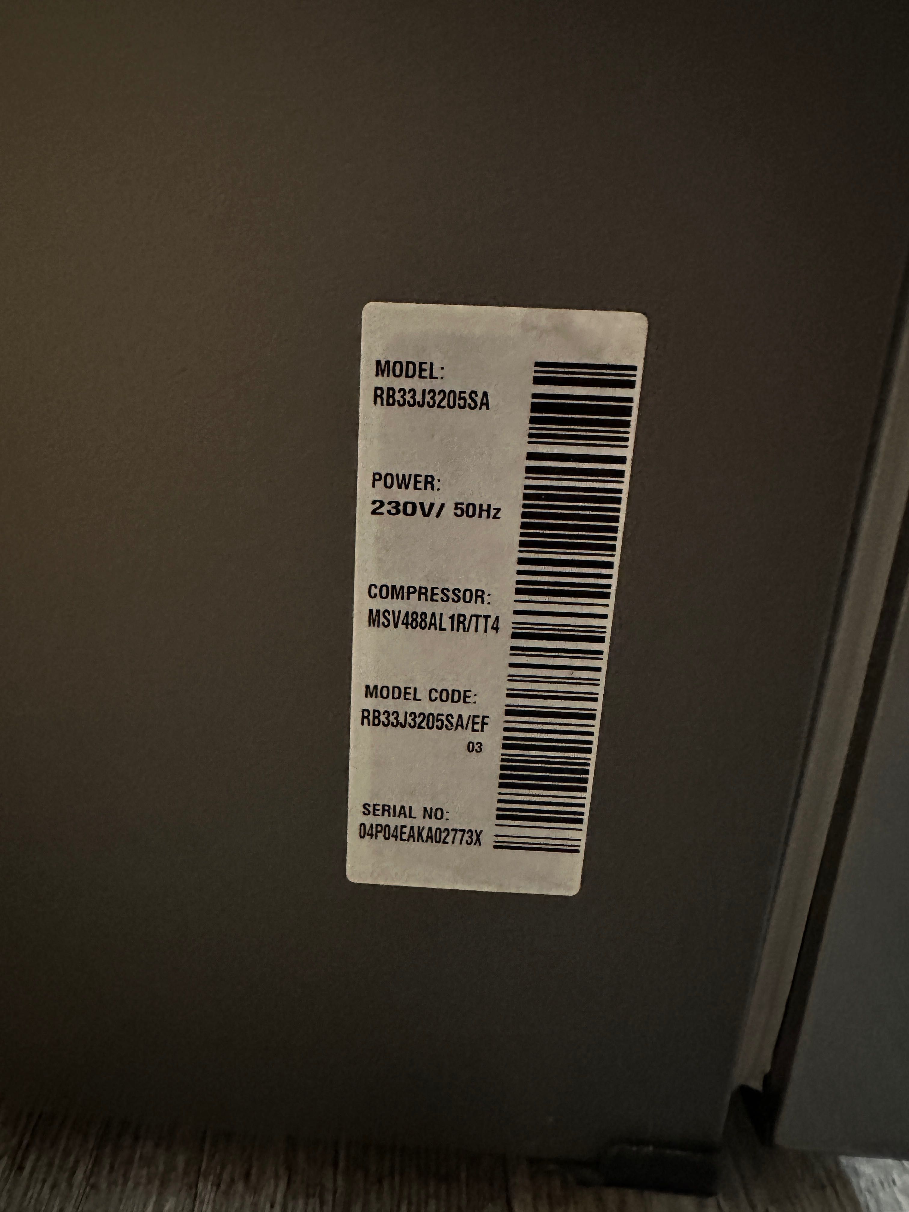 Lodówka firmy Samsung, uszkodzona