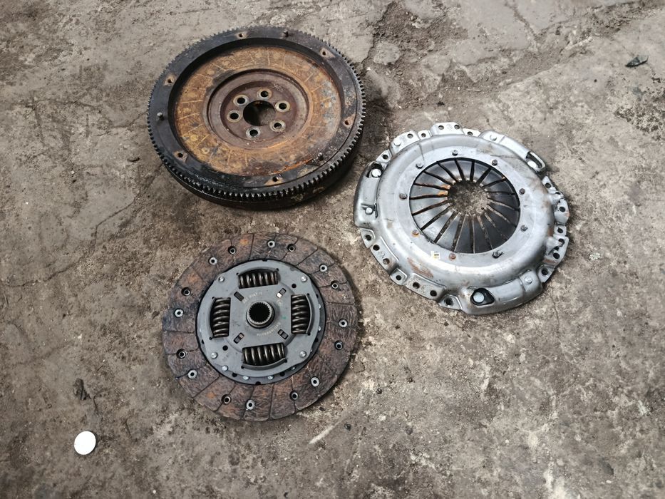 Продам комплект сцепления. WOLSWAGEN T 4.  1,9 Dizel