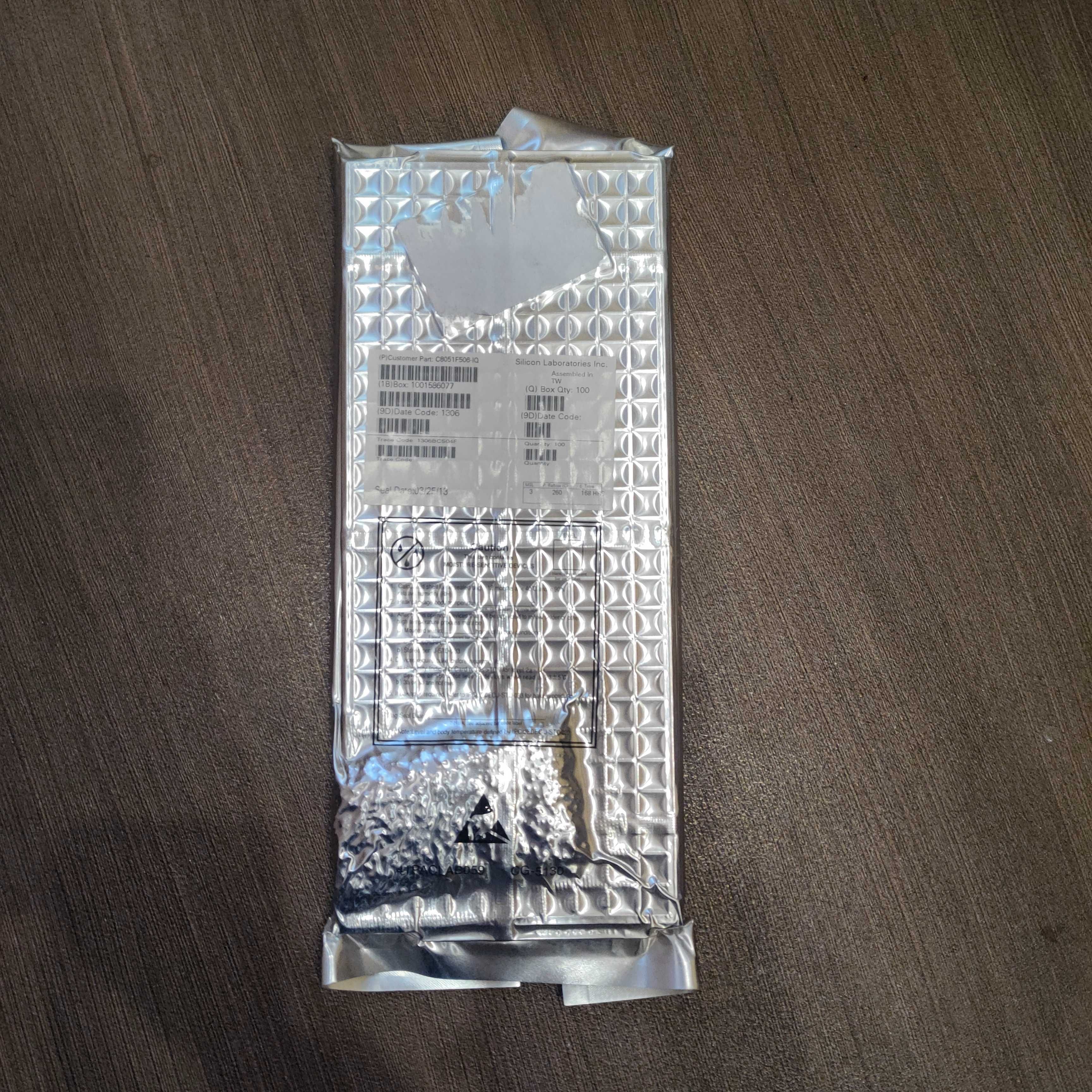 Mikroprocesor 8051 C8051F506-IQ