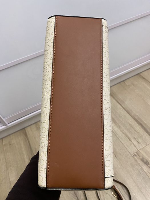 Продам сумку guess