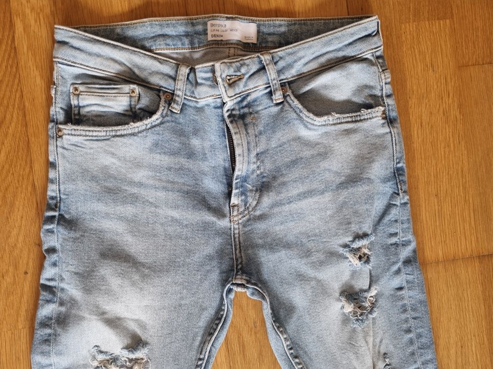 Calças de ganga Bershka  com rasgões