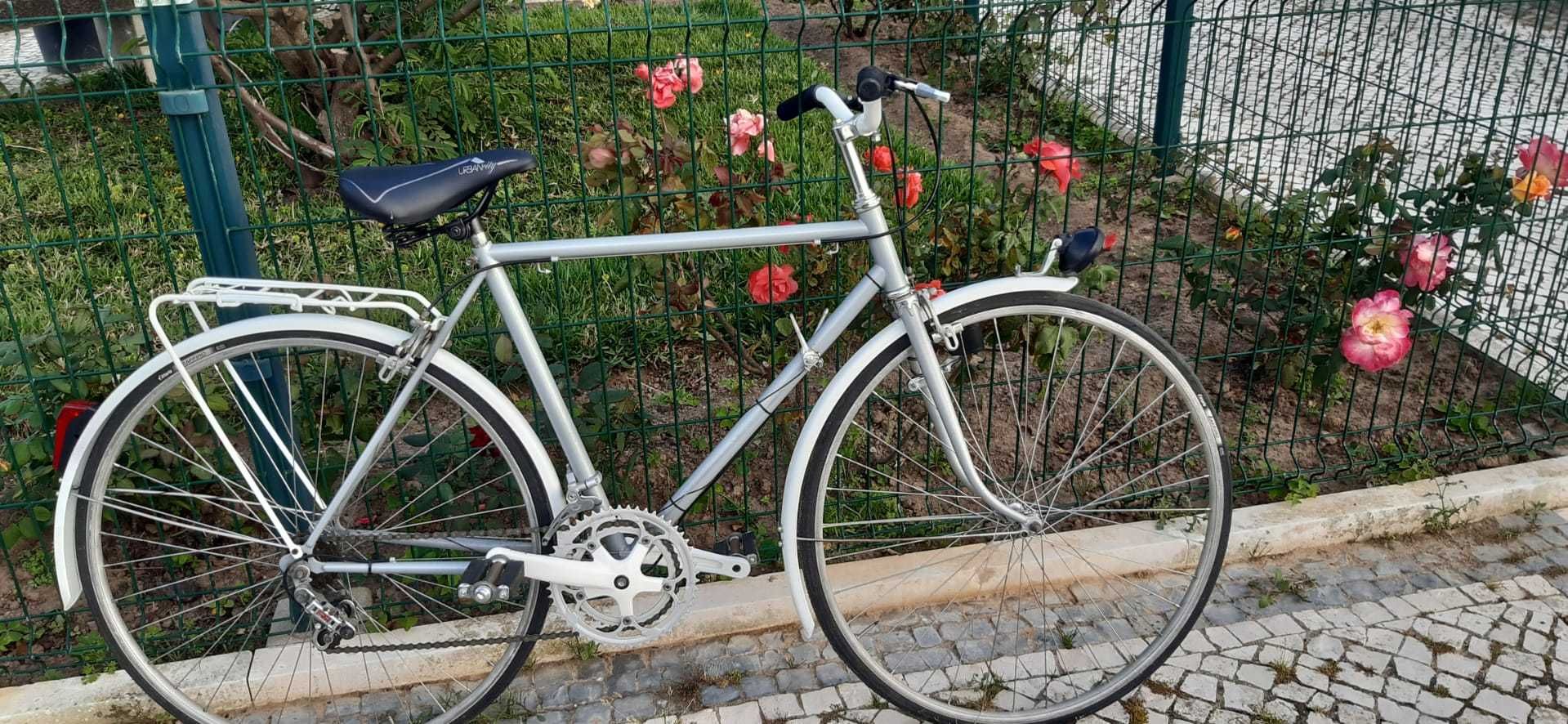 Bicicleta pasteleira em optimas condições