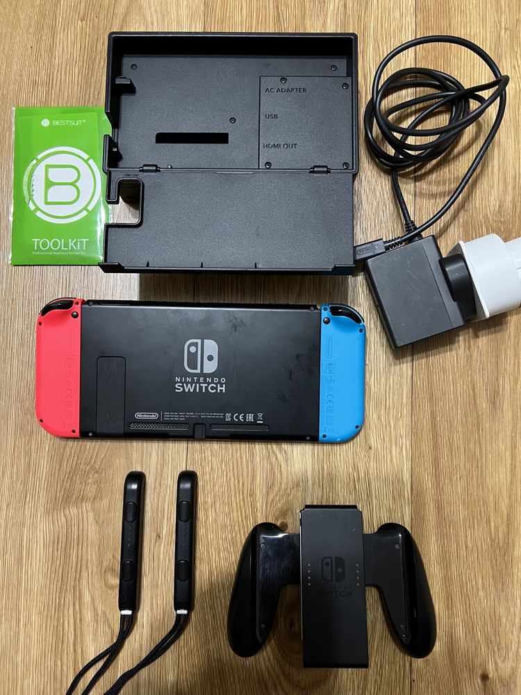 Приставка Консоль Nintendo Switch с комплектом аксесуаров и играми
