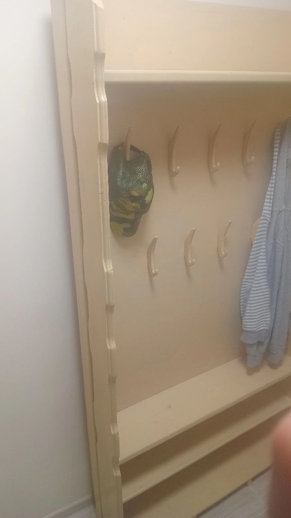 Вішалка Б/у у нормальному стані