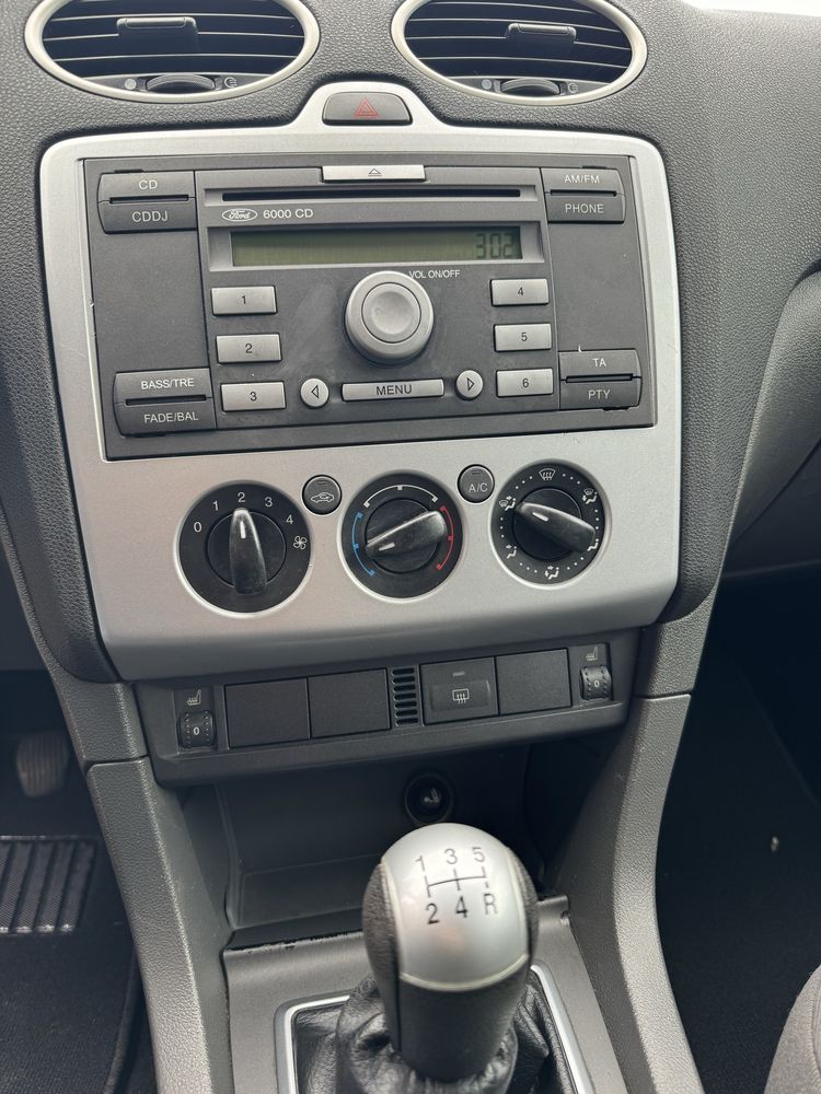 Ford Fokus MK2 1.6 100KM 5 drzwi grzana szyba przednia klimatyzacja