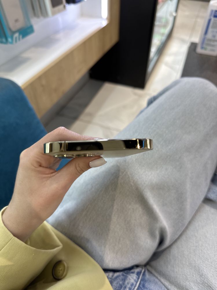 Used iPhone 12 Pro Max 128gb. (Gold)