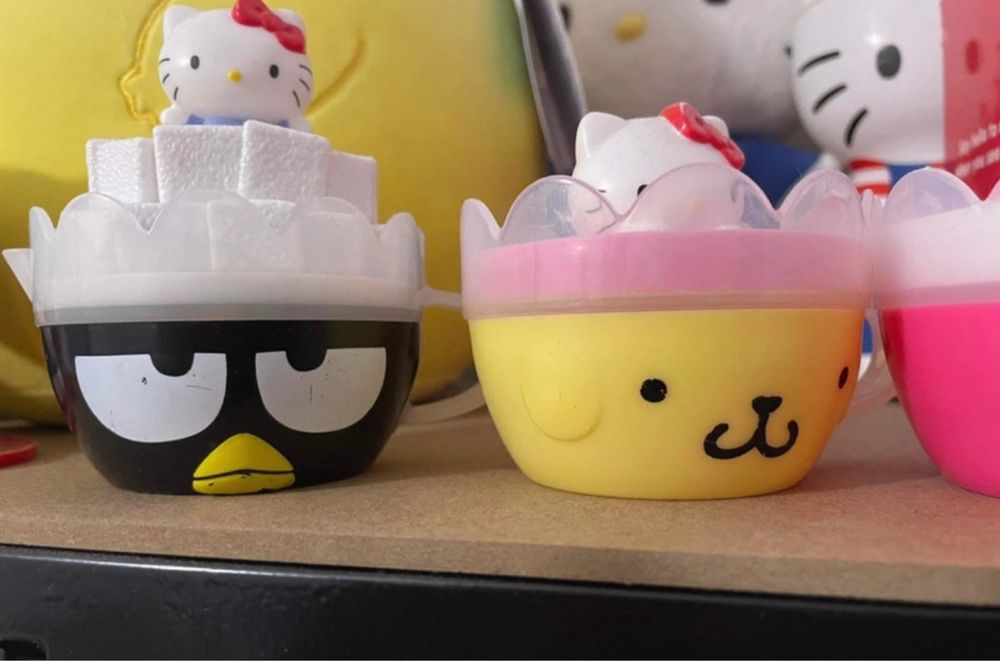 zestaw zabawek filiżanek Mcdonalds hello kitty sanrio