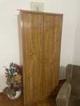 Guarda-roupa alto