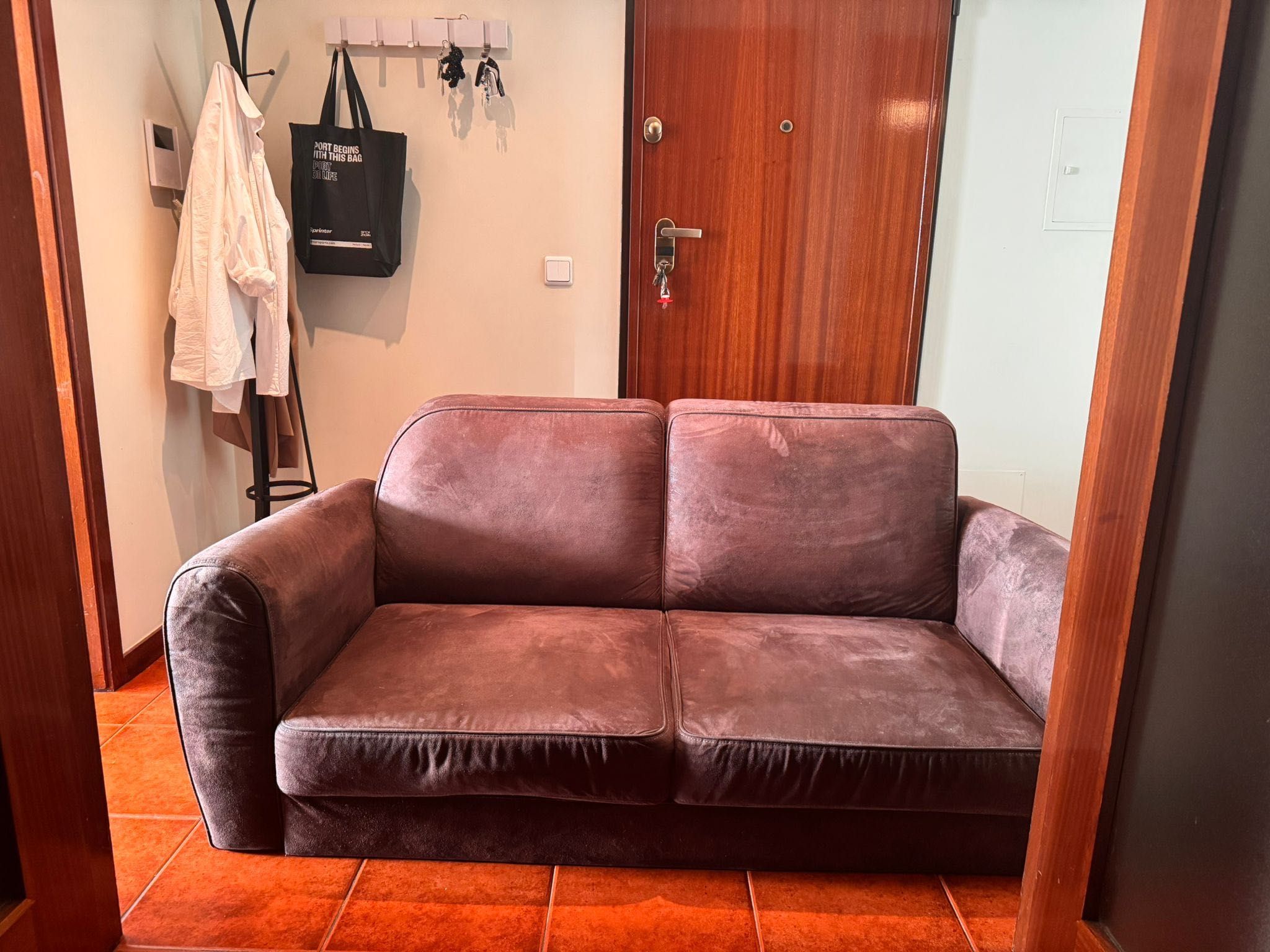 Sofa de veludo com chaise longue