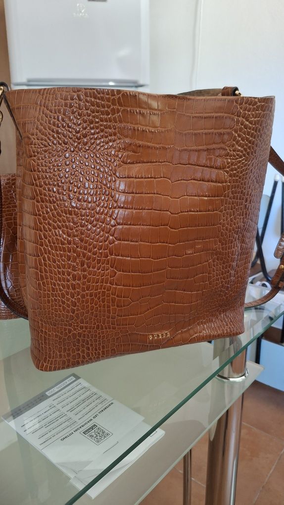Bolsa Guess.  Castanha original