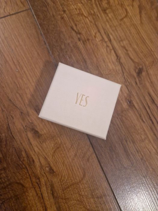 Pudełko na biżuterię yes