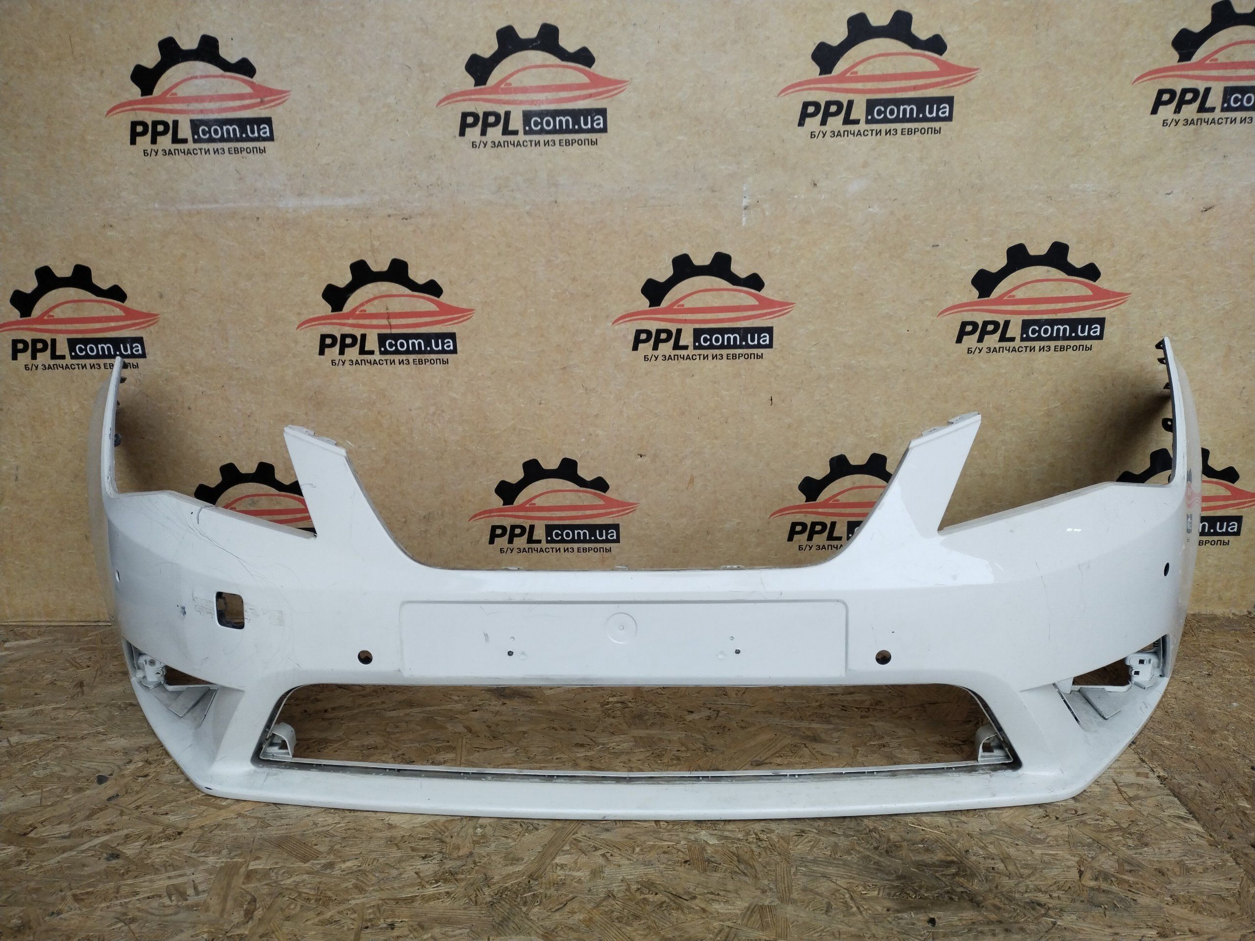 Seat Leon III 2012-2016  передний бампер 5F0807221 до рестайлинга