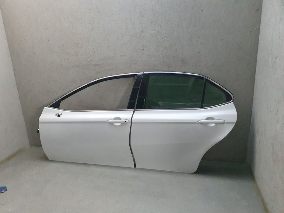 Двері білий колір 040 Toyota Camry V70 XLE LE SE розборка 2019-2023р