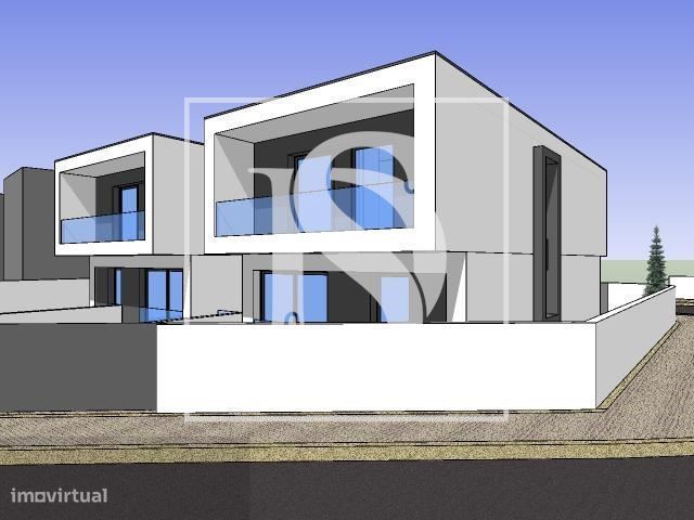 Moradia T3, estilo Contemporâneo, em Construção – Próxima ao CENTRO de