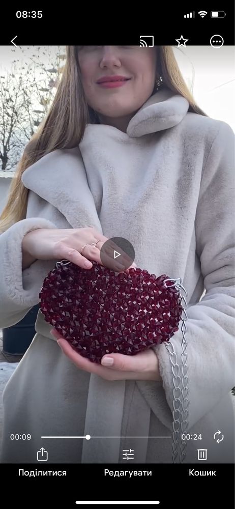 Сумочка з бусин у формі сердечка