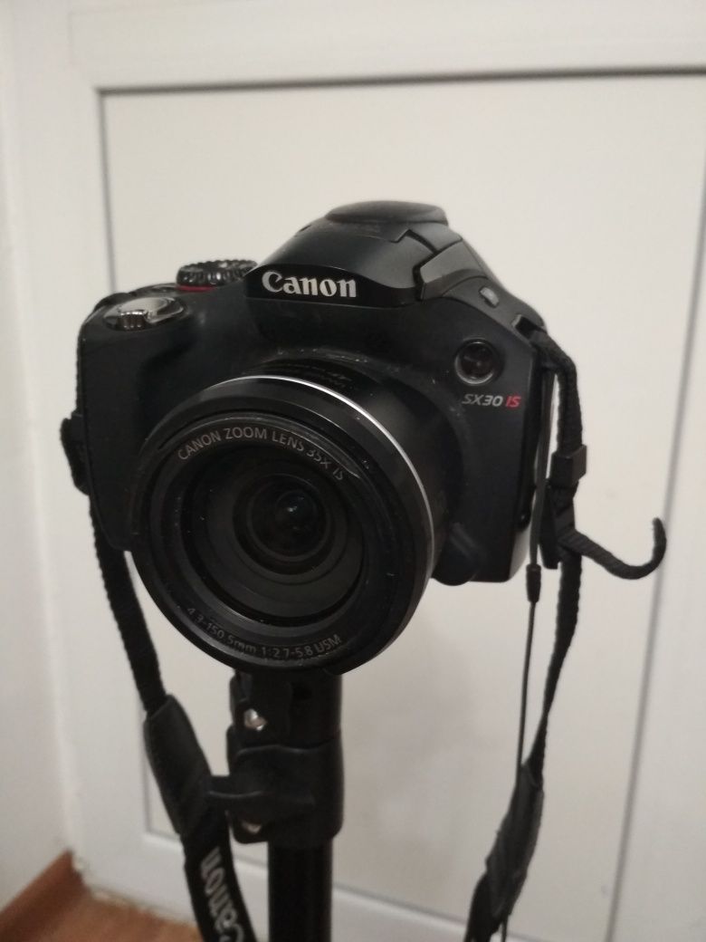 Фотоаппарат Canon SX30 IS плюс штатив