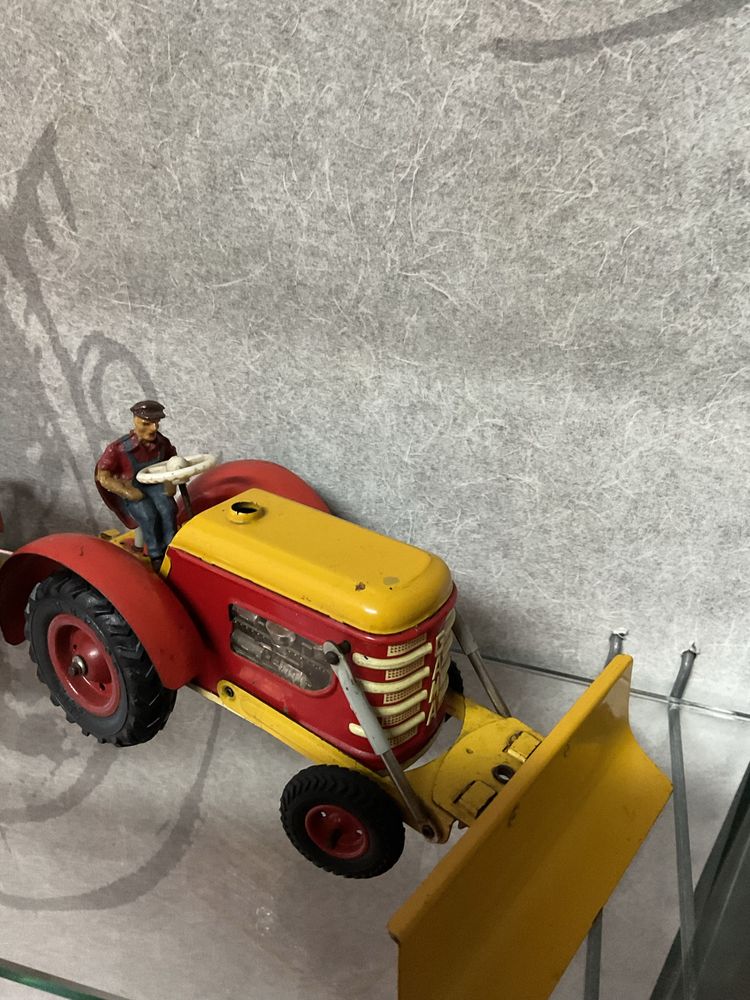 Brinquedo trator Gama