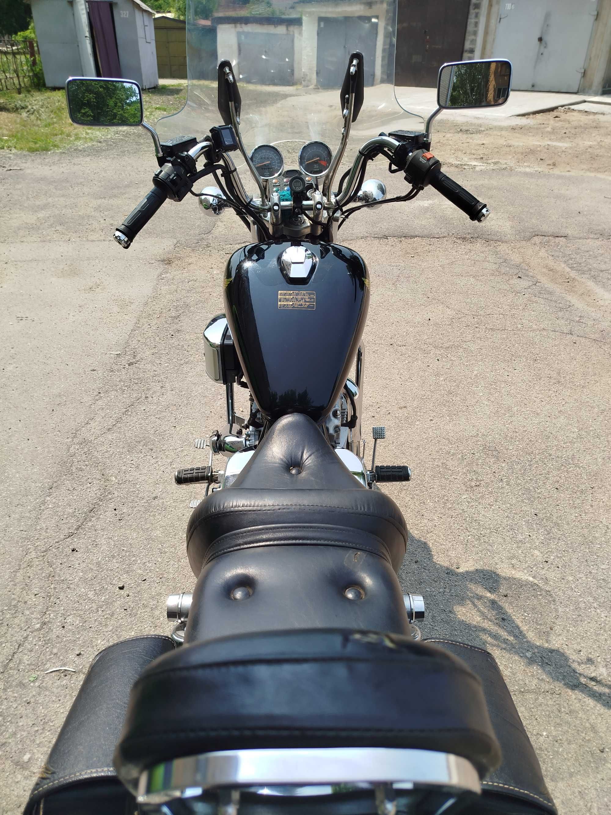 Продам мотоцикл Honda VT700C.