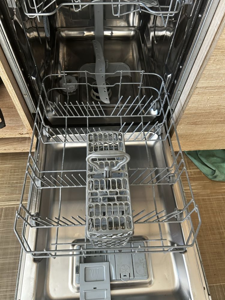 Посудомийка посудомийна машина Indesit 45 см