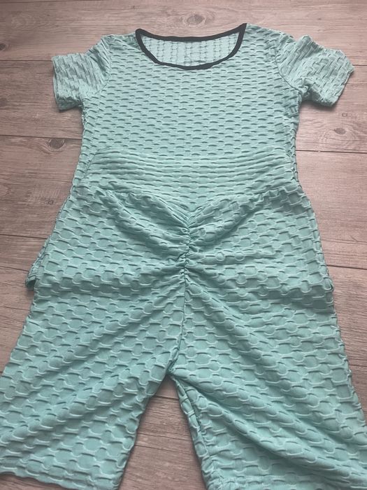 Літній жіночий костюм з ефектом пуш ап