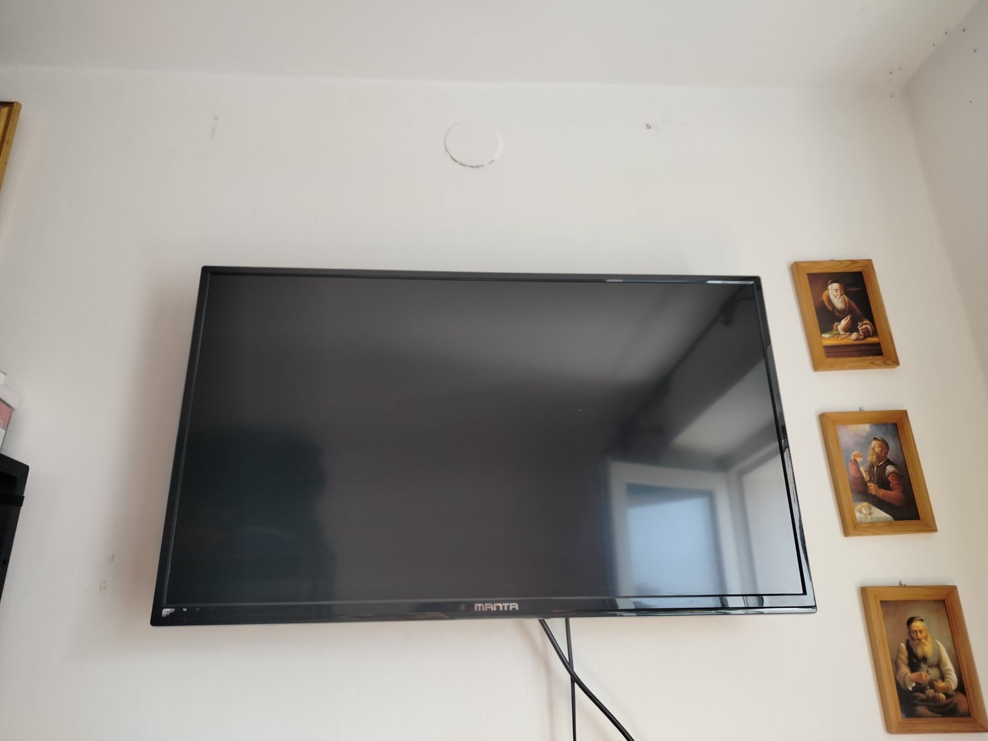 Telewizor TV 32 Cale LED Zadbany Czarny Wiszący na ścianę ściane Manta