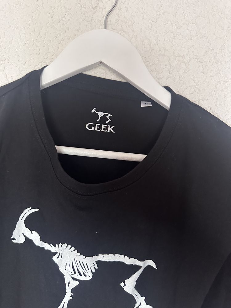 ⸻  Młody West GEEK Koszulka Rap Tee Streetwear Drill Vibe Y2K Look