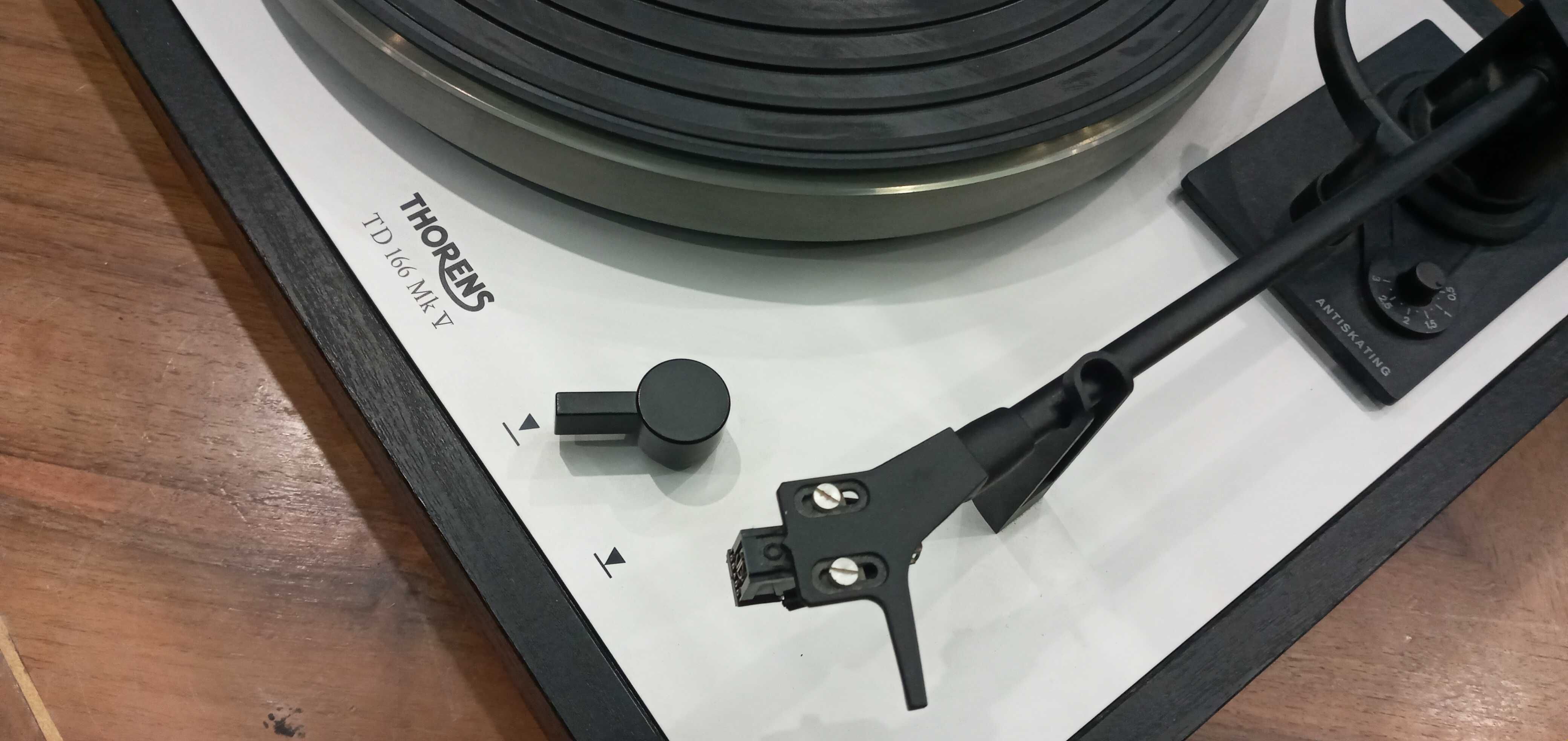 Програвач вінілових платівок Thorens TD-166 MK V.