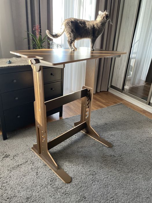 Продаю дерев'яний стіл з регулюванням висоти