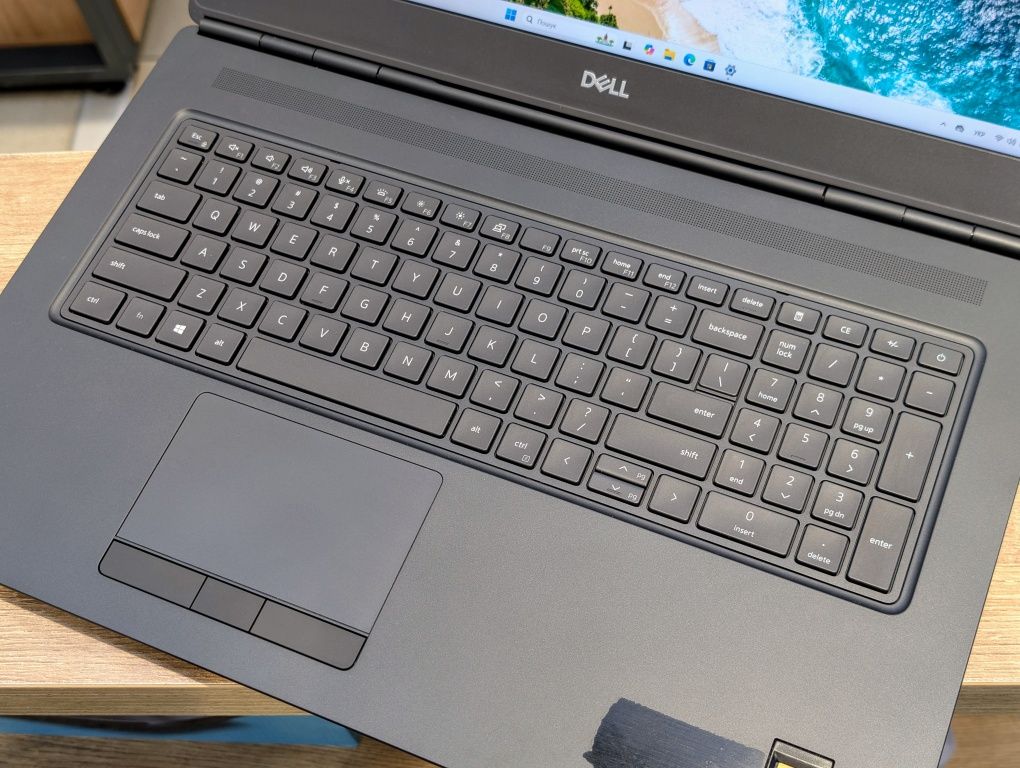Dell precision 7750 _i7_RTX3000_32/512_ips