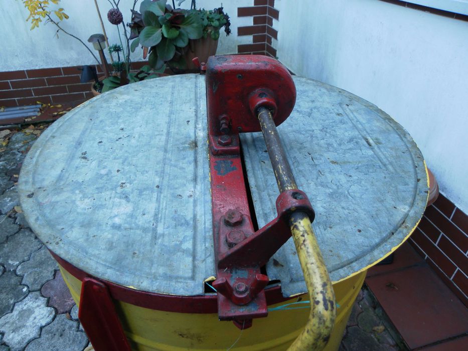 Miodarka - miodziarka trzy ramkowa uniwersalna