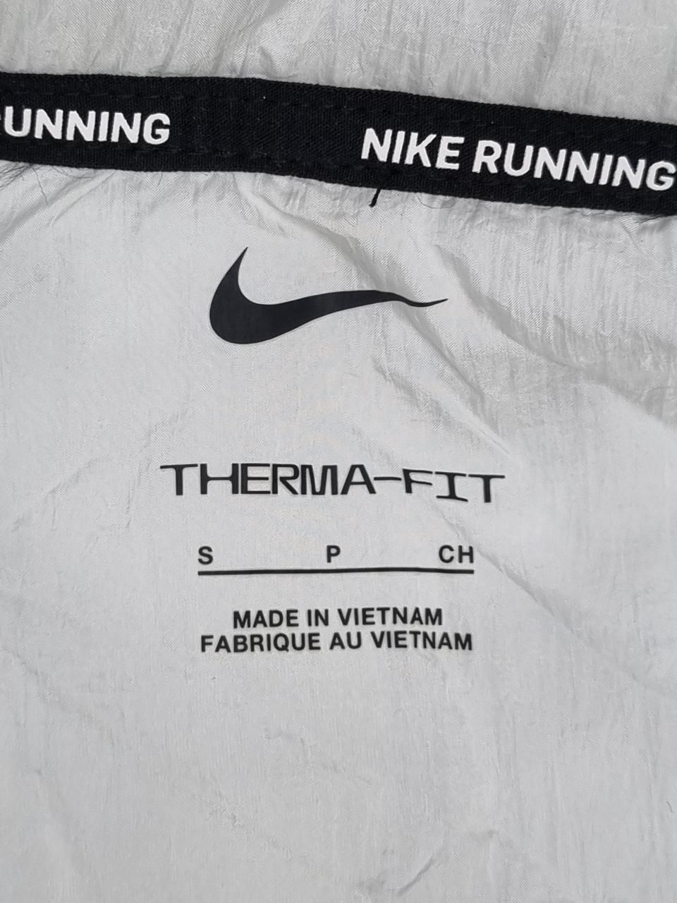 Продам бігову жилетку NIKE running