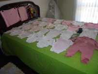 lote de roupa de menina bebé o boneco com várias cores lindo
