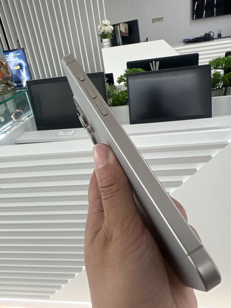 iPhone 15 Pro Max 256 - Pague 83e durante 12 meses!