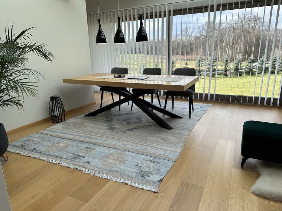 Stół z drewna litego