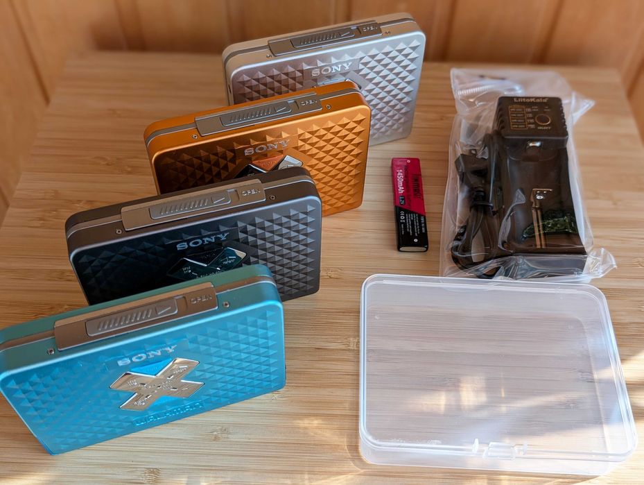 Захоплюючий касетний плеєр Sony Walkman WM-EX 655. Колекція кольорів