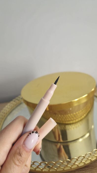 Eyeliner czarny n