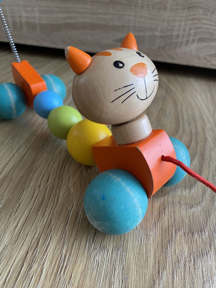 Zabawka drewniana, kotek na sznurku do ciągnięcia