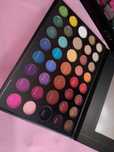 Novo maquiagem: James Charles mini palete com espelho. Preço final 30€