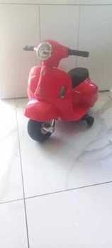 Jeździk dla dzieci Motor na akmulator Vespa Czerwony, do 25 kg