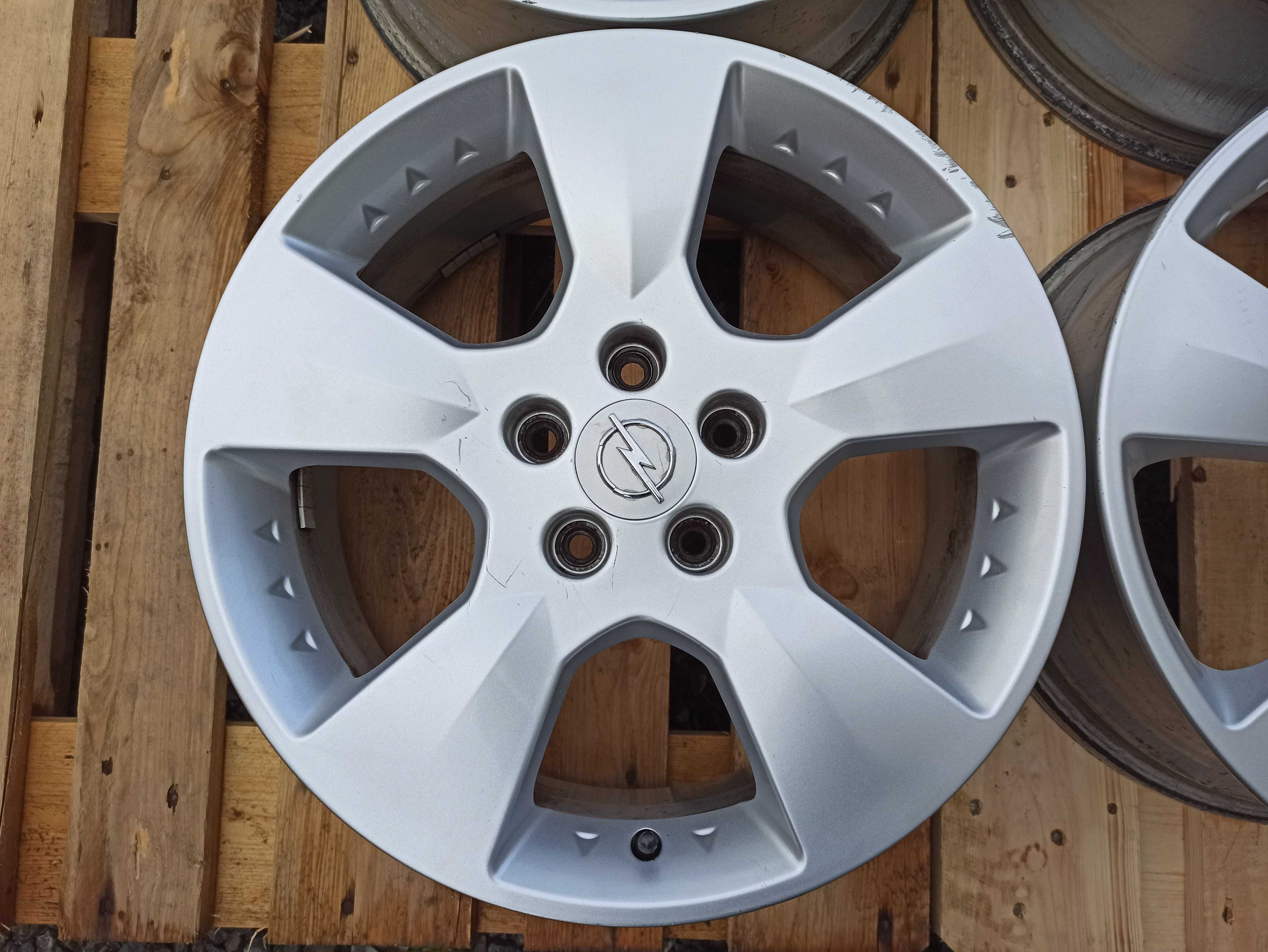 Диски литые Opel Astra G H Vectra B C Zafira B Signum Титани 5x110 R17