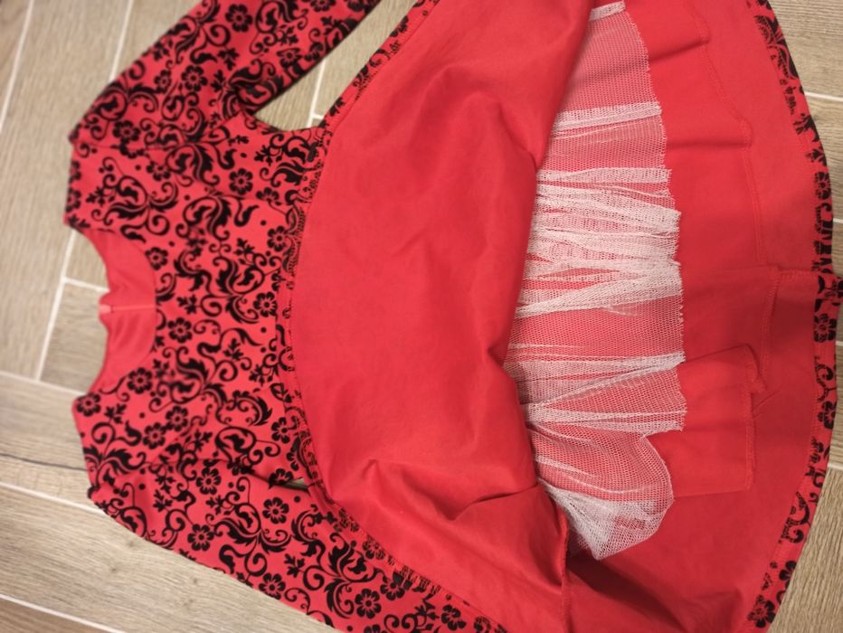 Sukienka na dziewczynkę na 8 lat