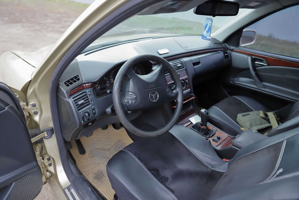 Мерседес 210  2002р' в