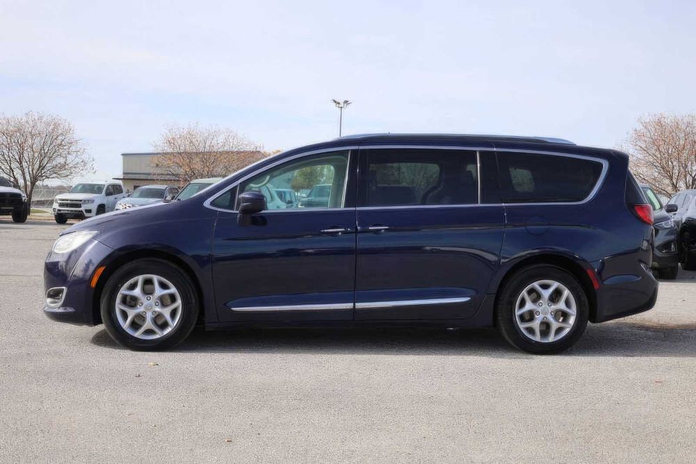 Chrysler Pacifica Touring-L Plus      2017