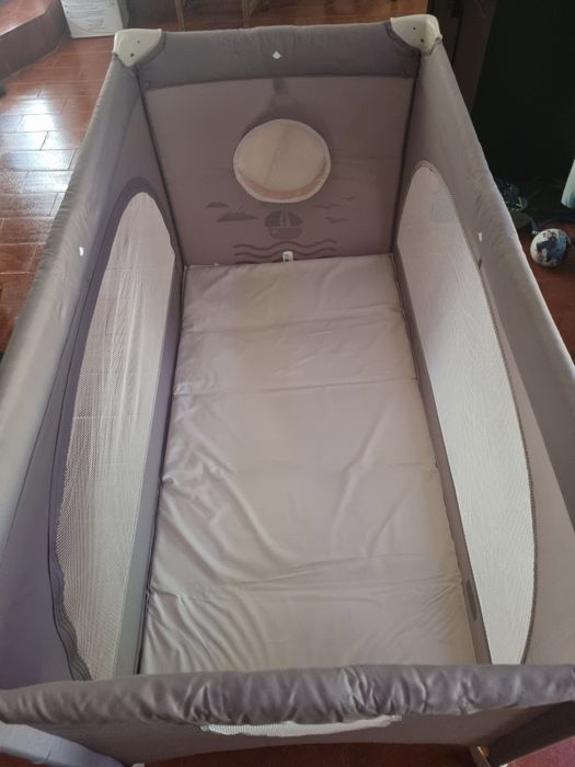 Cama de viagem Chicco com colchão