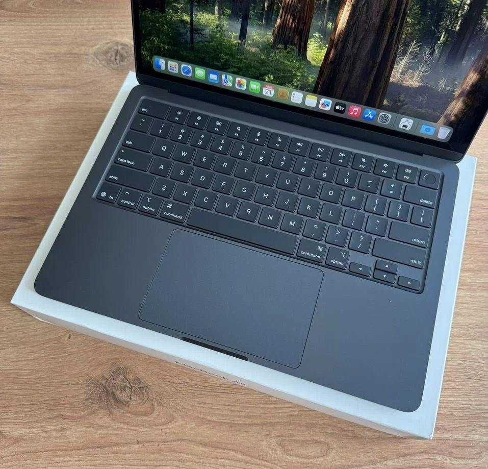 Новый MacBook Air 13 M4 16/256GB 5 циклов Midnight