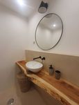 Wooden countertop for bathroom.Bancada de madeira para casa de banho.